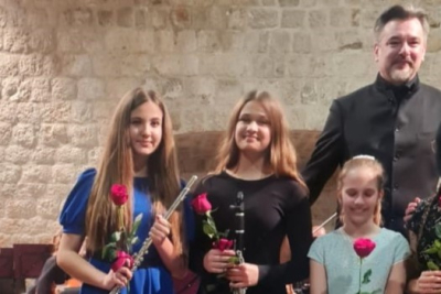 Troje učenika OGŠ Metković Nela Bulum, Ema Bulum i Matea Gutić nastupilo na koncertu Dubrovačkog simfonijskog orkestra