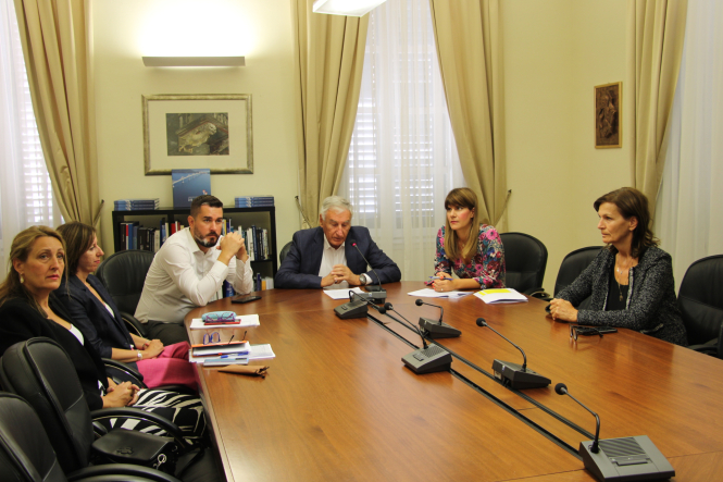 Župan Nikola Dobroslavić i zamjenik župana Joško Cebalo sa suradnicama održali su danas online sastanke s ravnateljima osnovnih škola