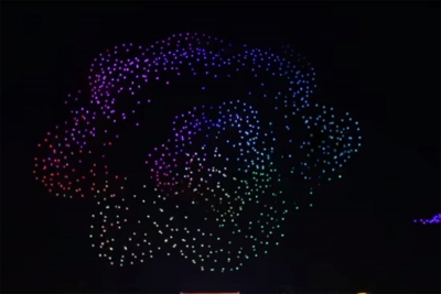 Još neviđeni ples dronova: 1374 drona na nebu iznad kineskog grada Xi&#039;ana za Guinnessov rekord