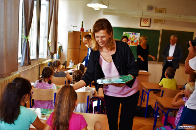 Dubrovačko-neretvanska županija i ove godine osigurala sredstva za financiranje radnih materijala učenicima osnovnih škola