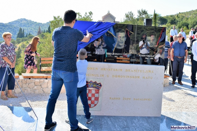 Otkriven spomenik poginulim hrvatskim braniteljima Domovinskog rata na Bagalovićima