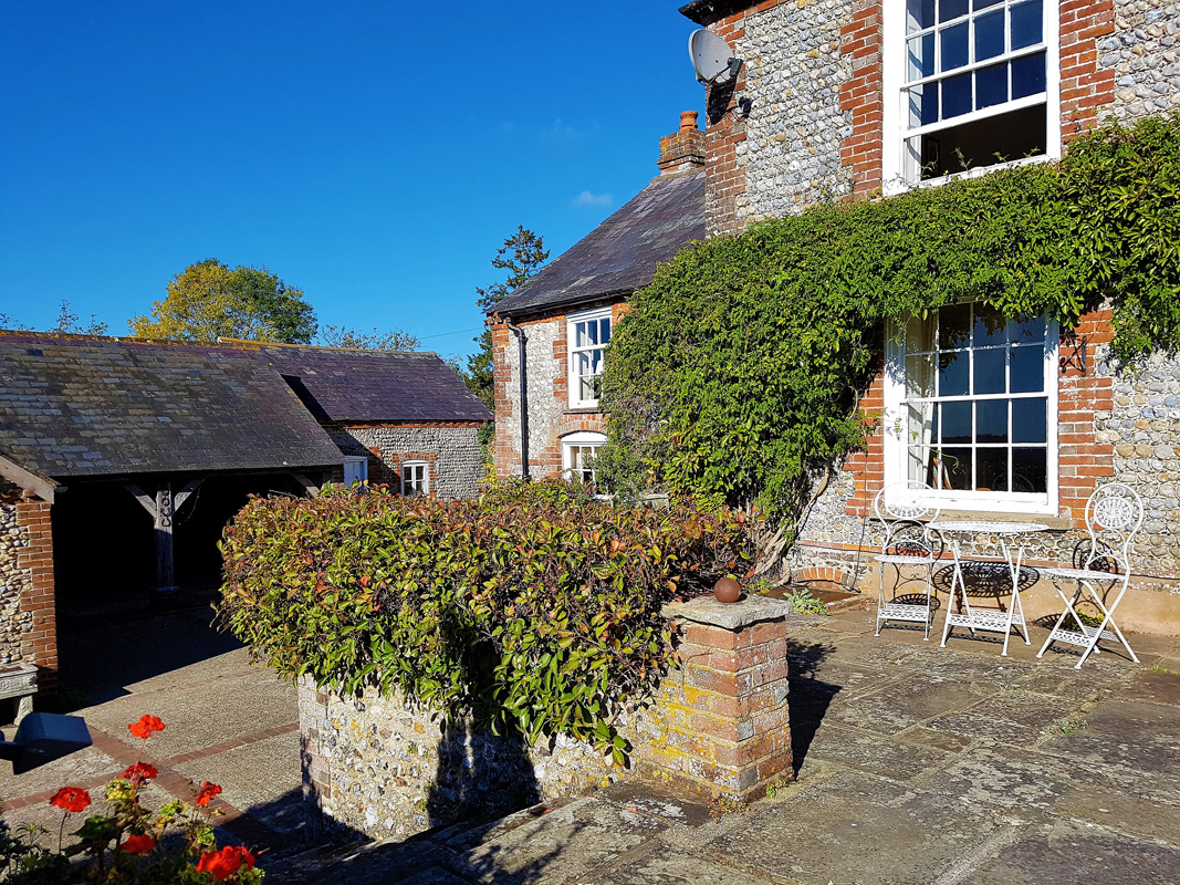 44421677_302693653664884_3731060131807363072_n