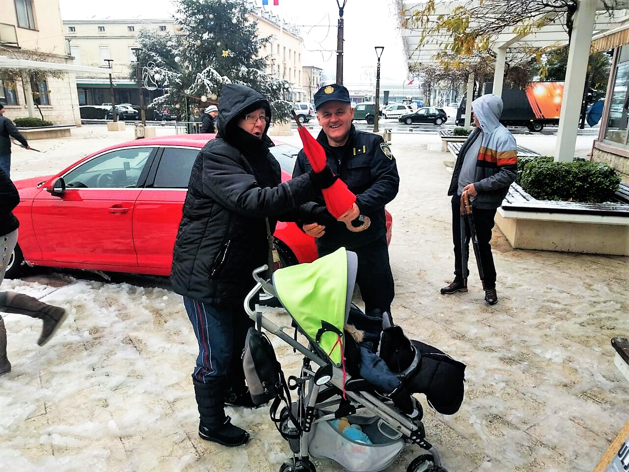 media-share-0-02-05-6c958c425df0a3fd619188587f78f07f84d52272a67988b7c57bf09e009a2a21-396614d2-106f-492d-8c15-af5c14ce397a