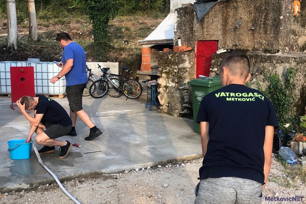 69590652_2453893651562200_2475926192331423744_n