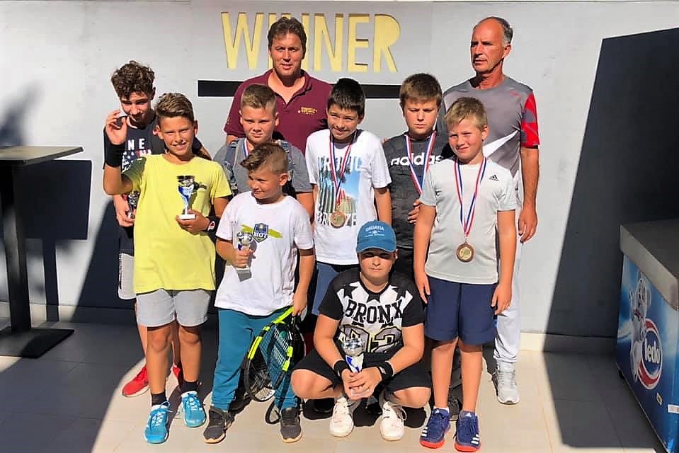 72378263_1919162561568404_173817266339577856_n