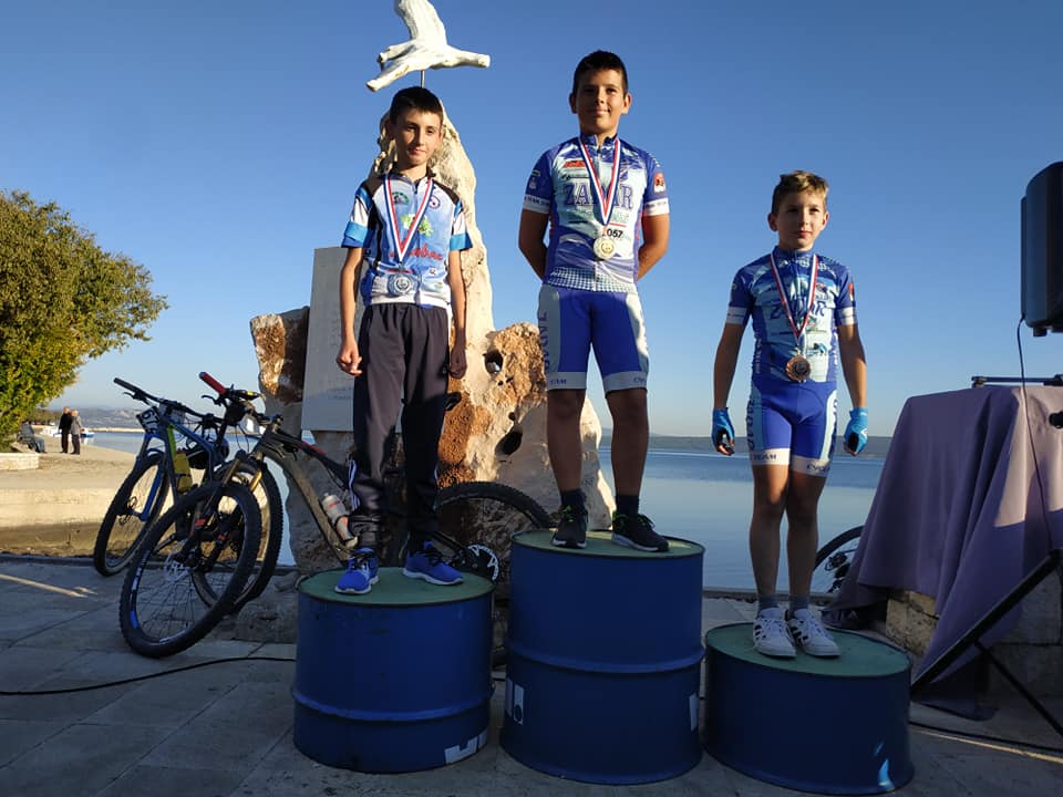 73504810_2429610780588546_106373562394214400_n