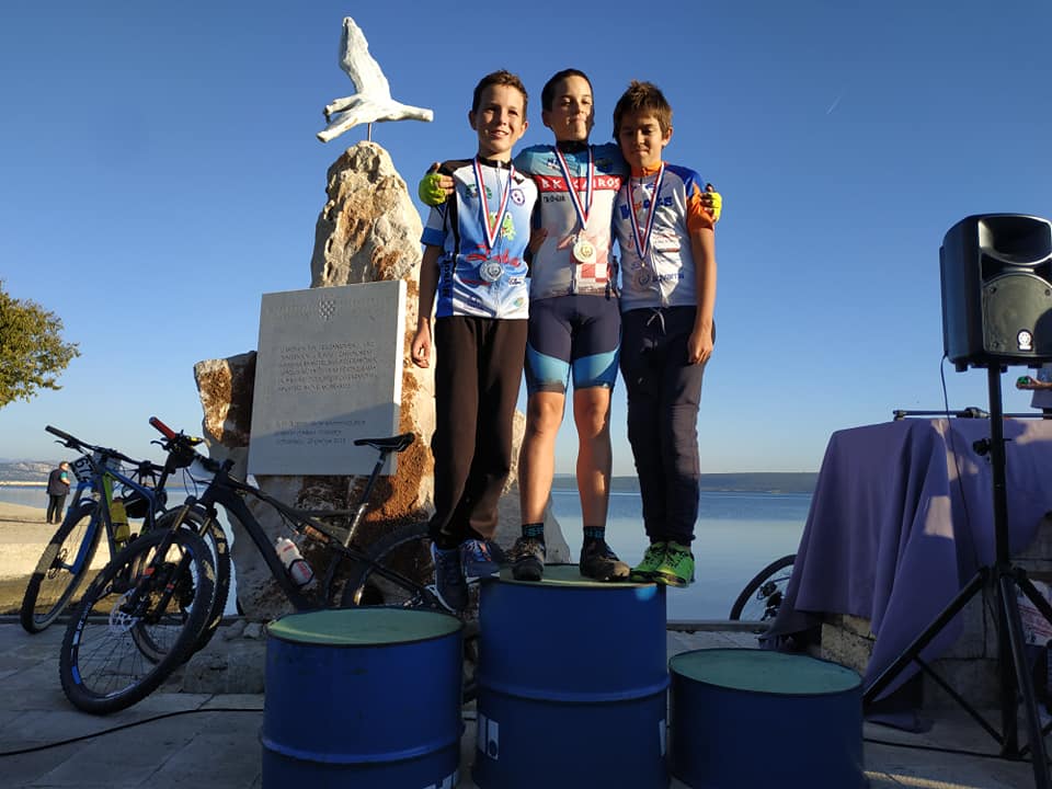 74409956_2429610840588540_3562279092579467264_n