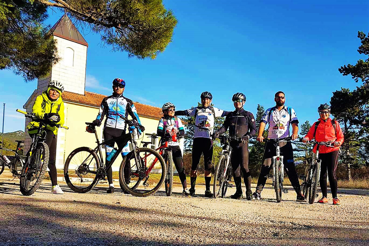 IMG-90e79922352a1c1f00af92358cfc44a5-V