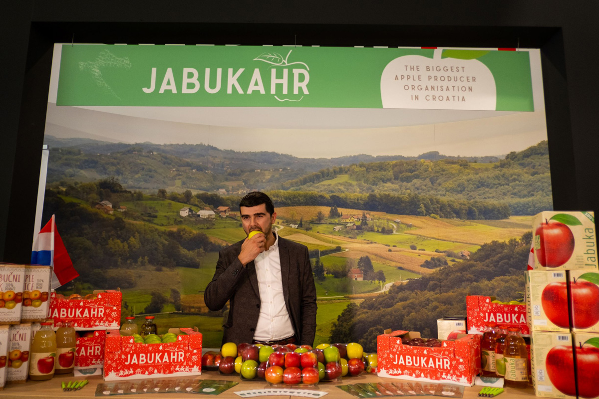 Izlaga Jabuka HR