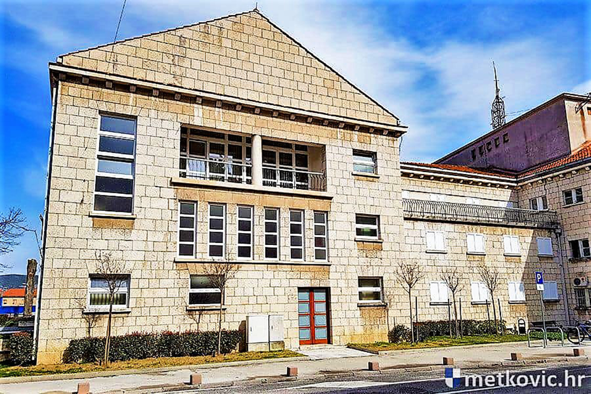 87833294_1075253109477717_650505155262808064_n