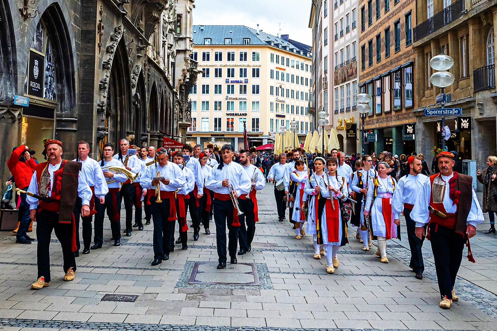 Defile gradske glazbe centrom grada