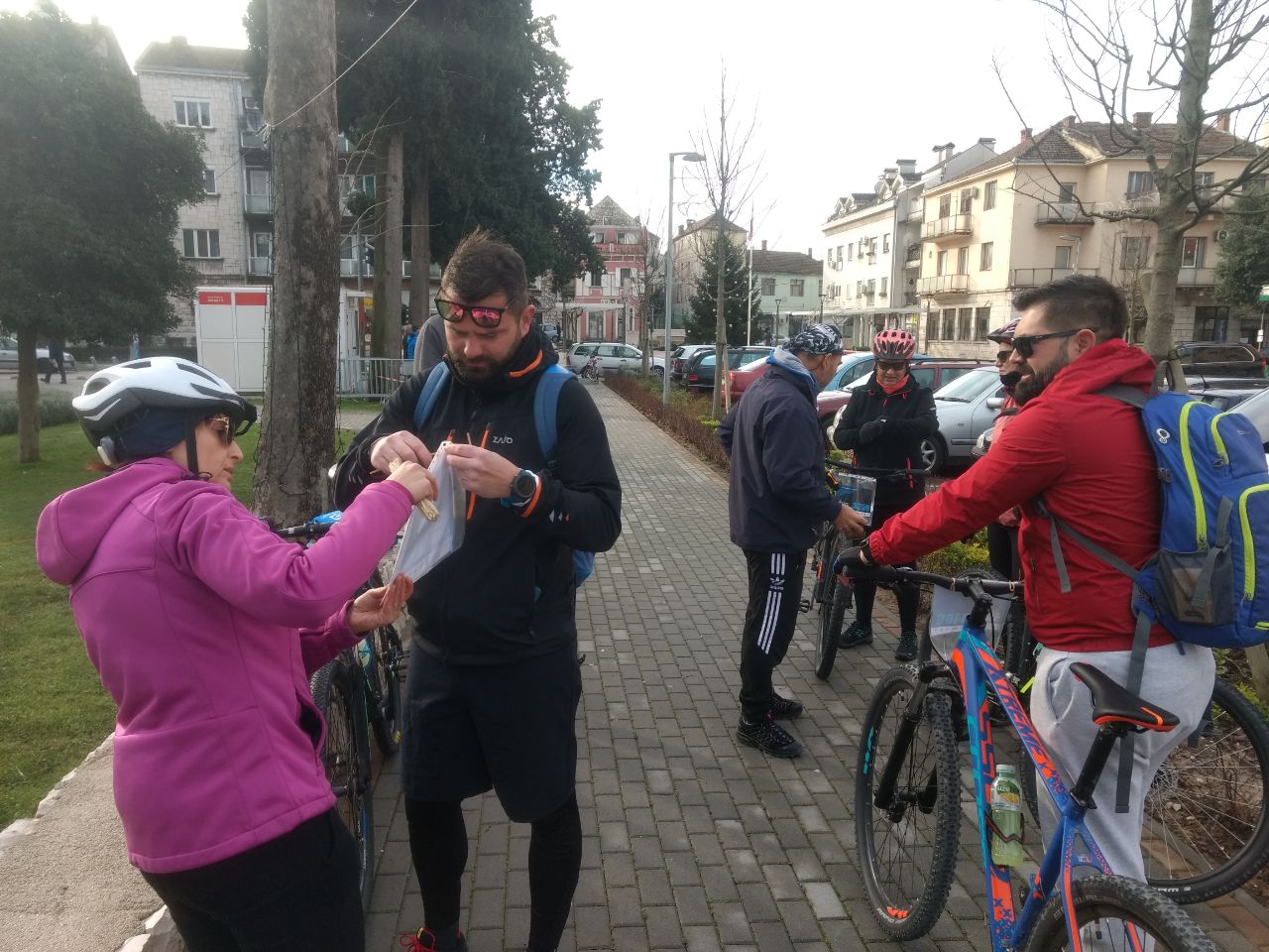IMG-fbd7f4c90df0ee323acb6352482ccbf9-V