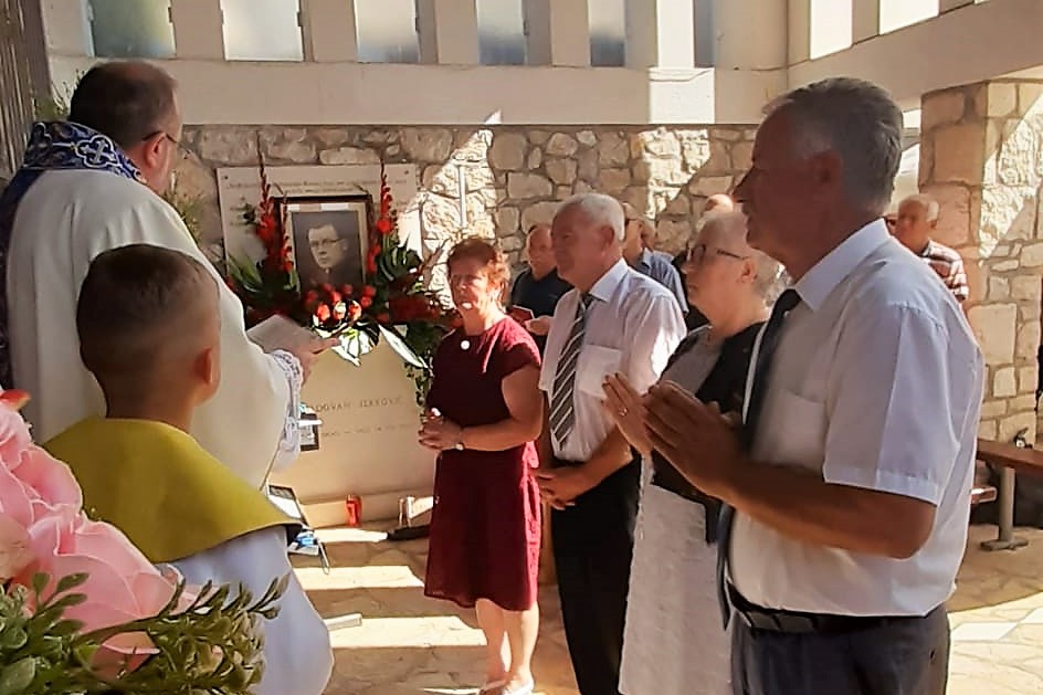 a9cec2c5-e070-40b4-944a-e4f805d7fed3