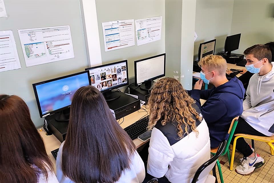 243387877_1932705750231371_9209896544188992524_n