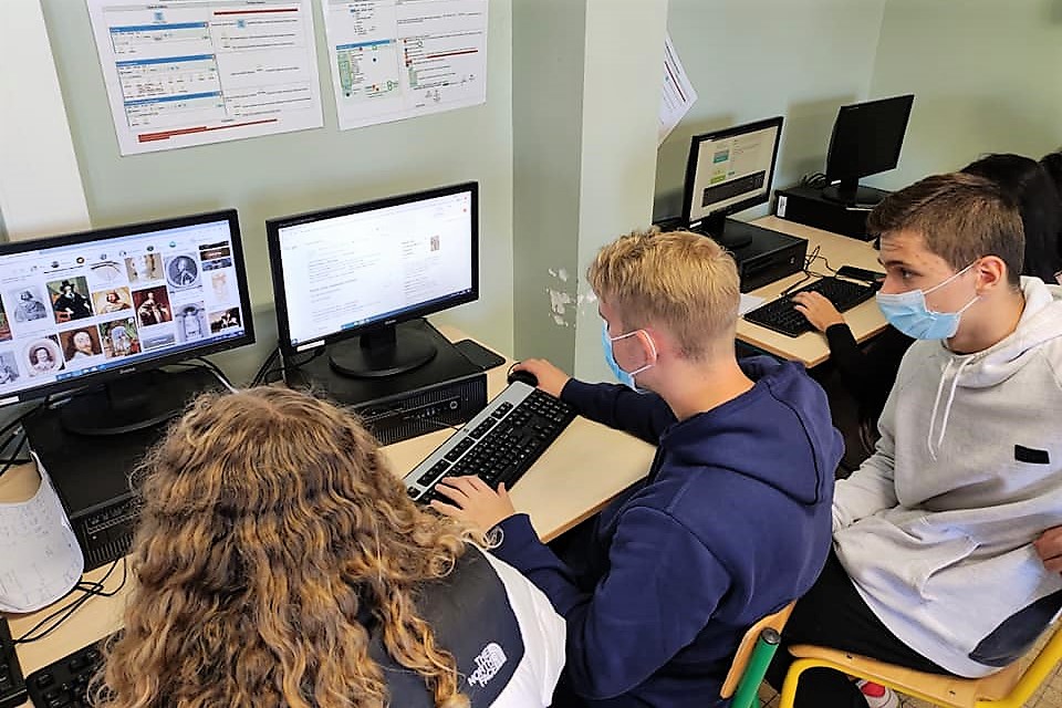 245853894_1932705816898031_5368715878867580191_n