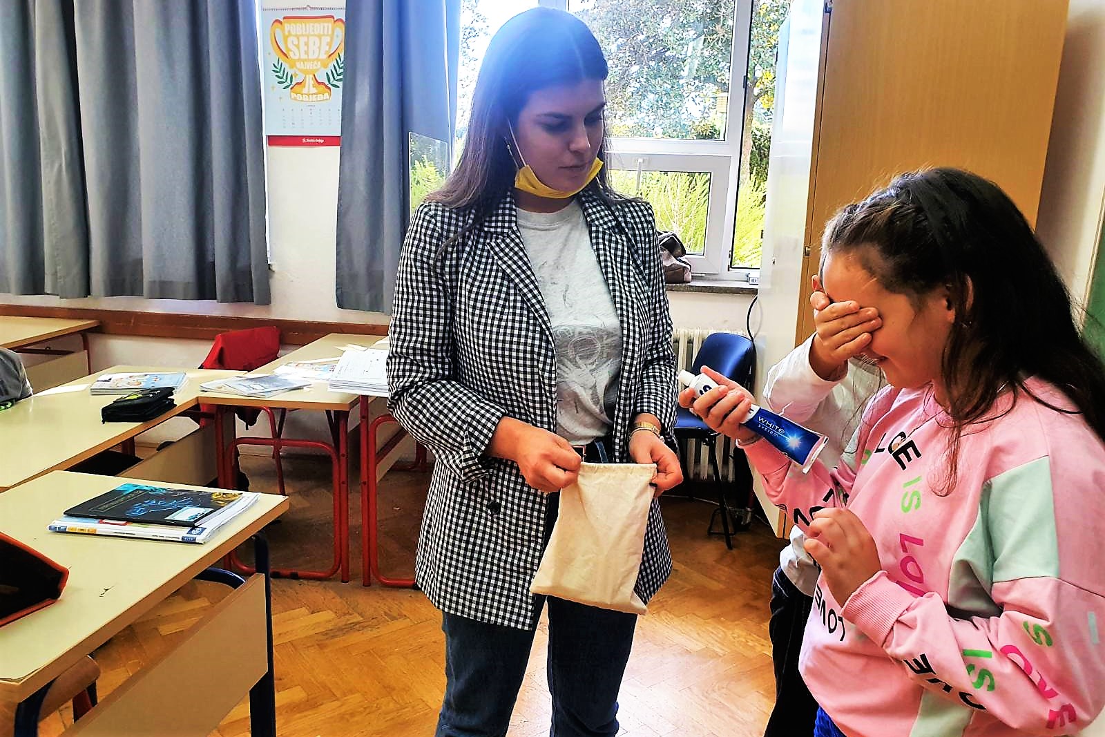 IMG-09fe1c92250fa87ddbd7d145c1ff5945-V-1