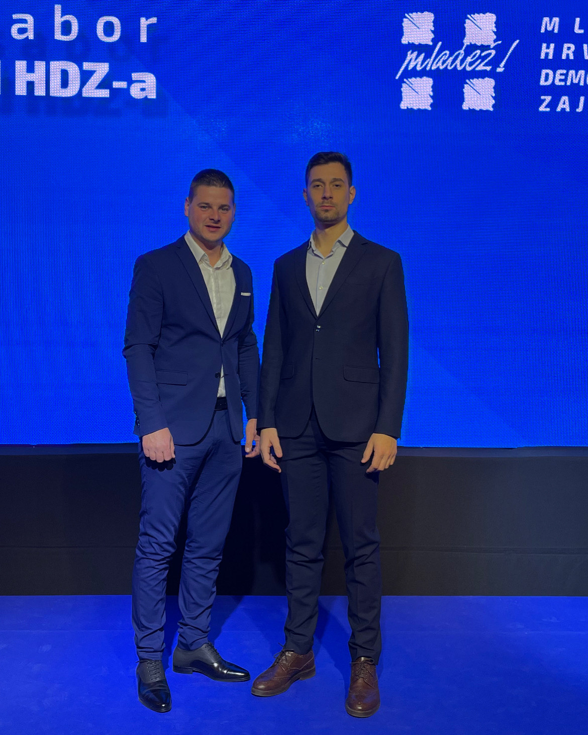 2D8723FE-8ABC-44B1-8C12-800B63163BE1