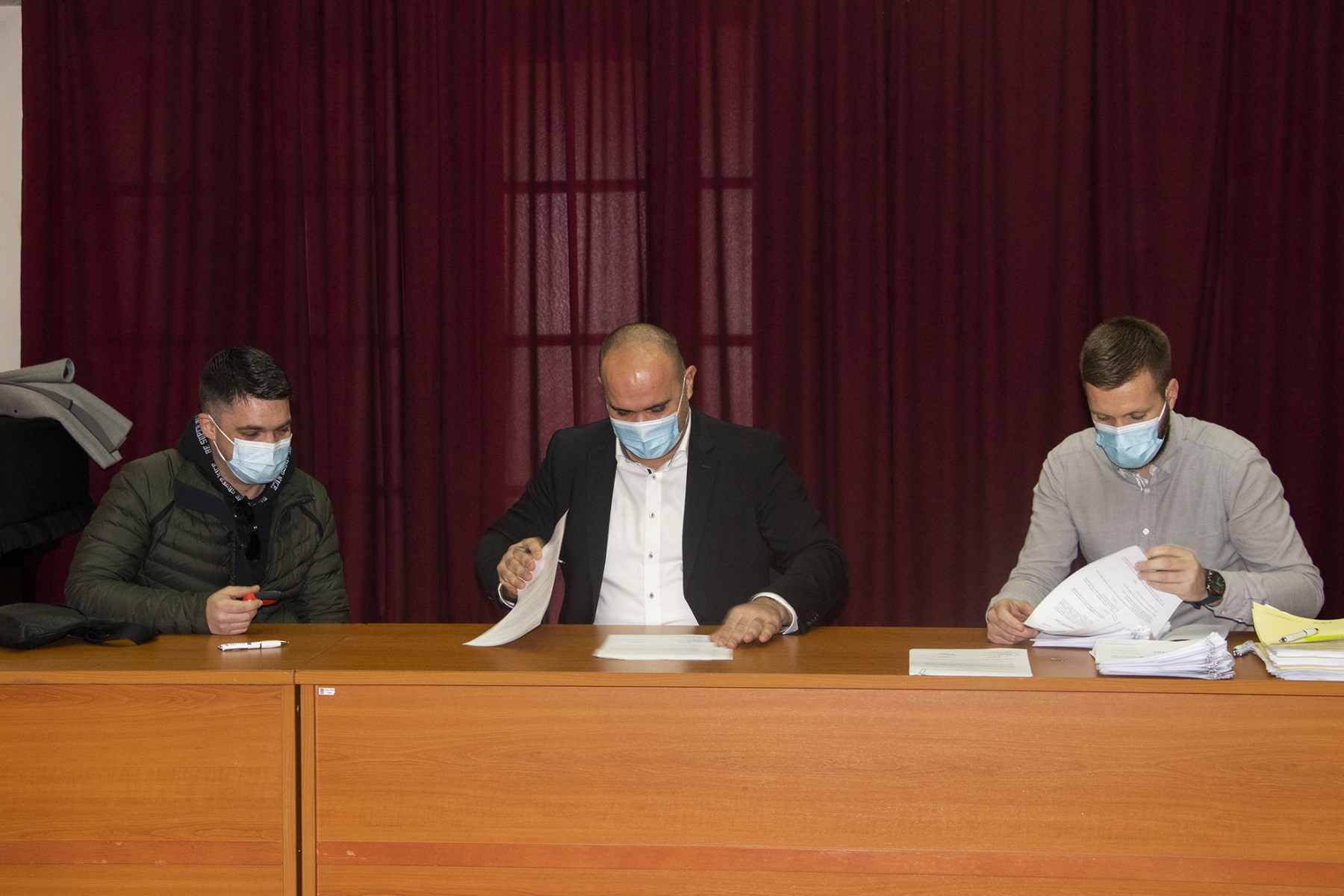 poduzetnici-potpisivanje-ugovora-4