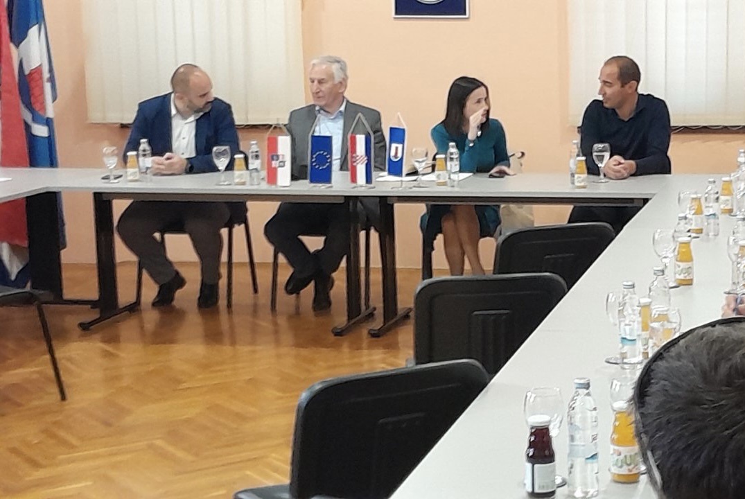 IMG-ba09466b55b3f87ad1f2baa5bd7e5bc0-V