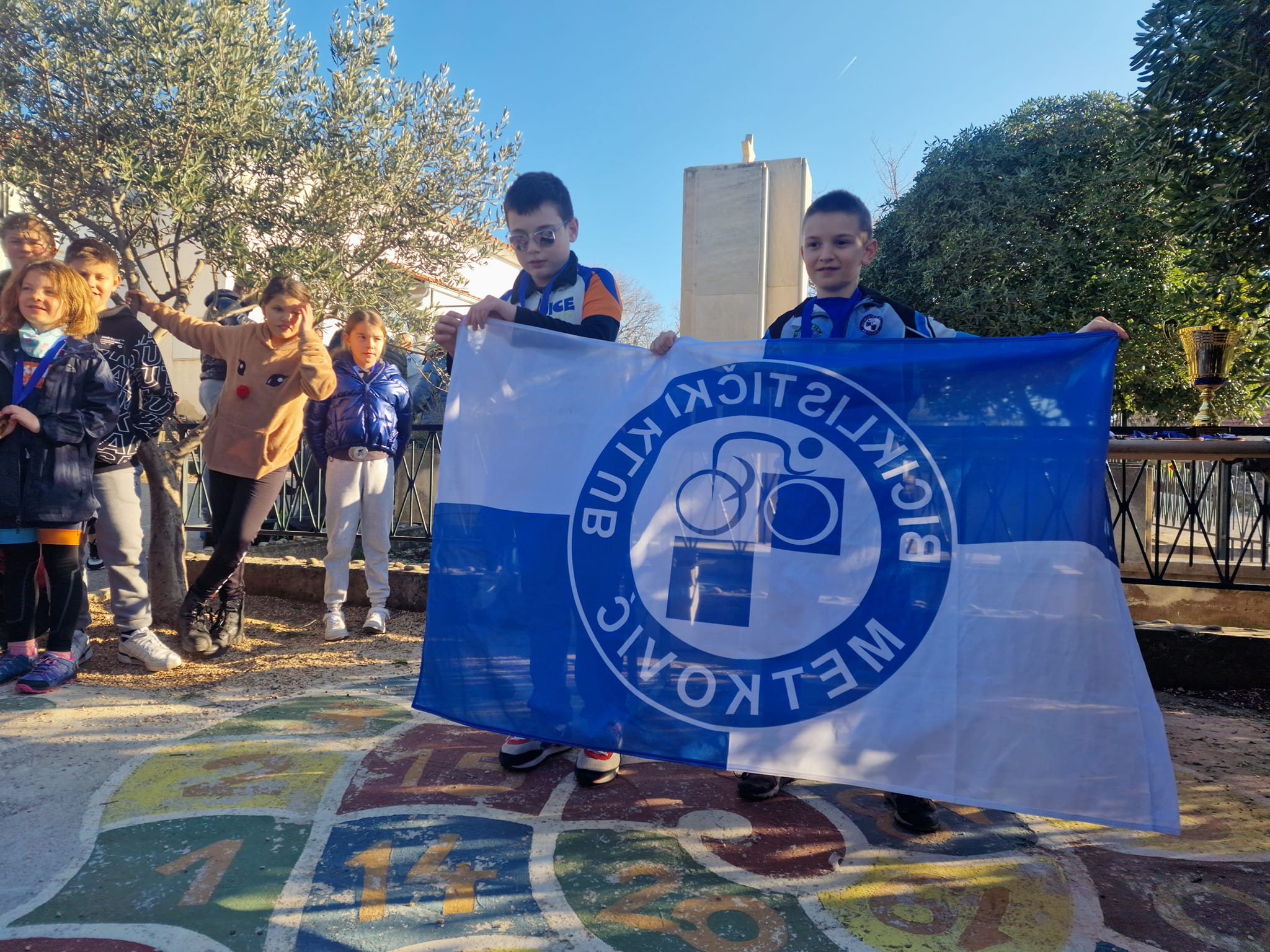 325781106_1370187887129444_5186363500575930821_n