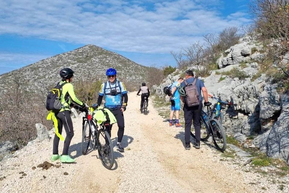 341485305_1618062405363543_5946319253049836532_n