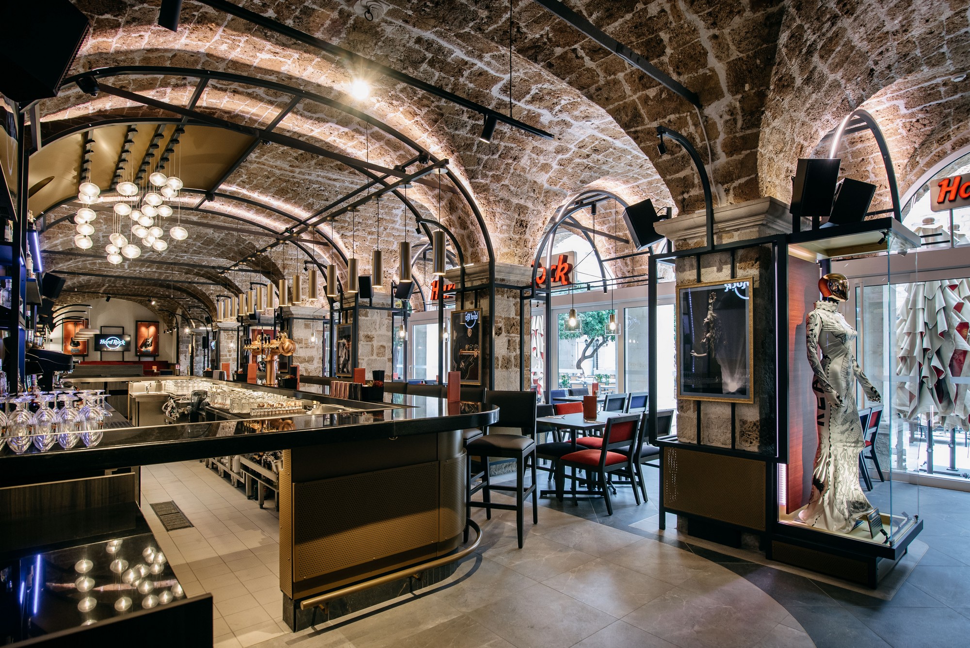 Bar Dining