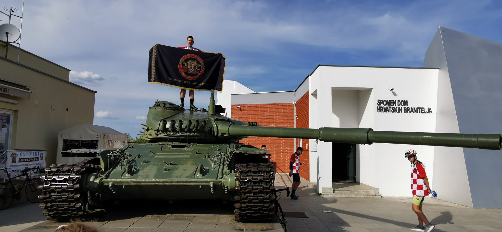 344272771_1567931470399854_3517392108252813274_n