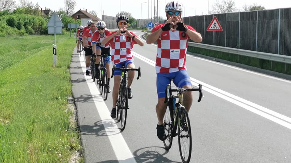 344721995_911084303509423_1830032918981293079_n