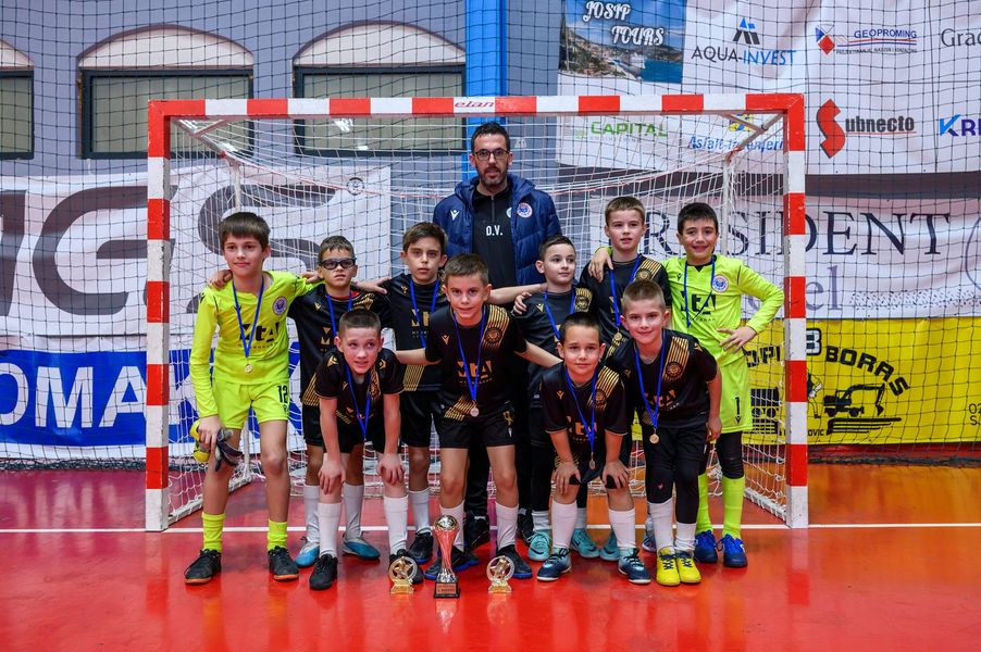 430726282_977645160568275_5585326420596747414_n